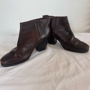 Classic Rachel Comey Mars boot in natural brown leather. Size 8.